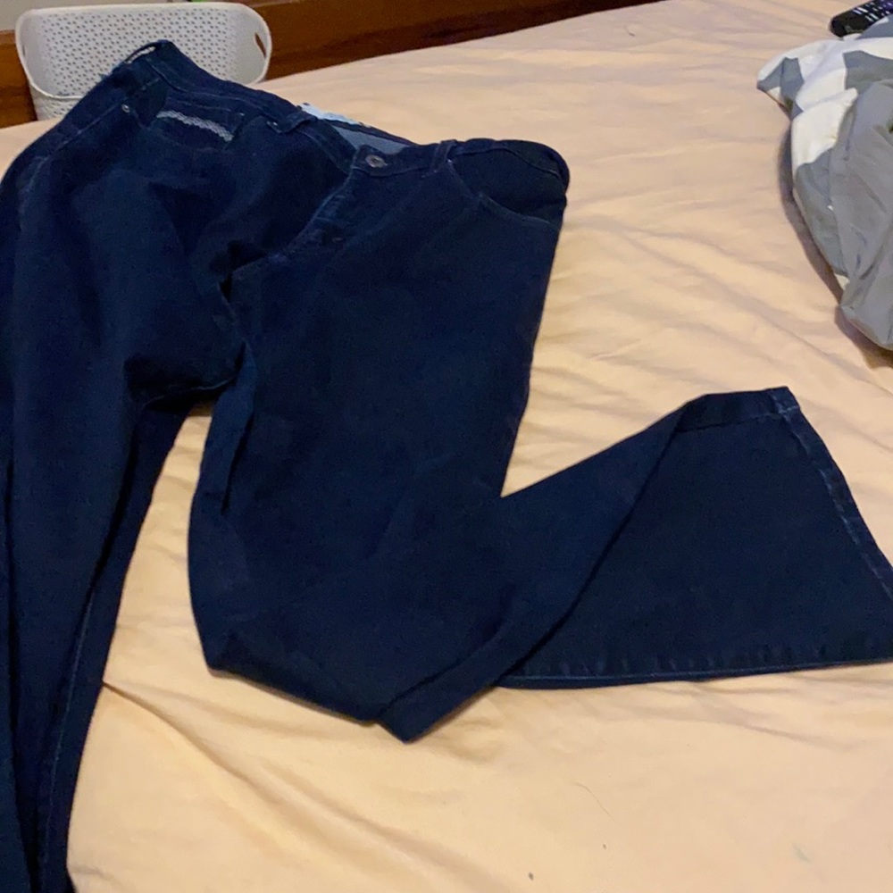Perfectly shaping Levi’s. Never worn great shape.